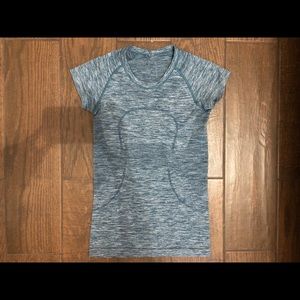 LULULEMON SHORT SLEEVE SWIFTLY SIZE 2